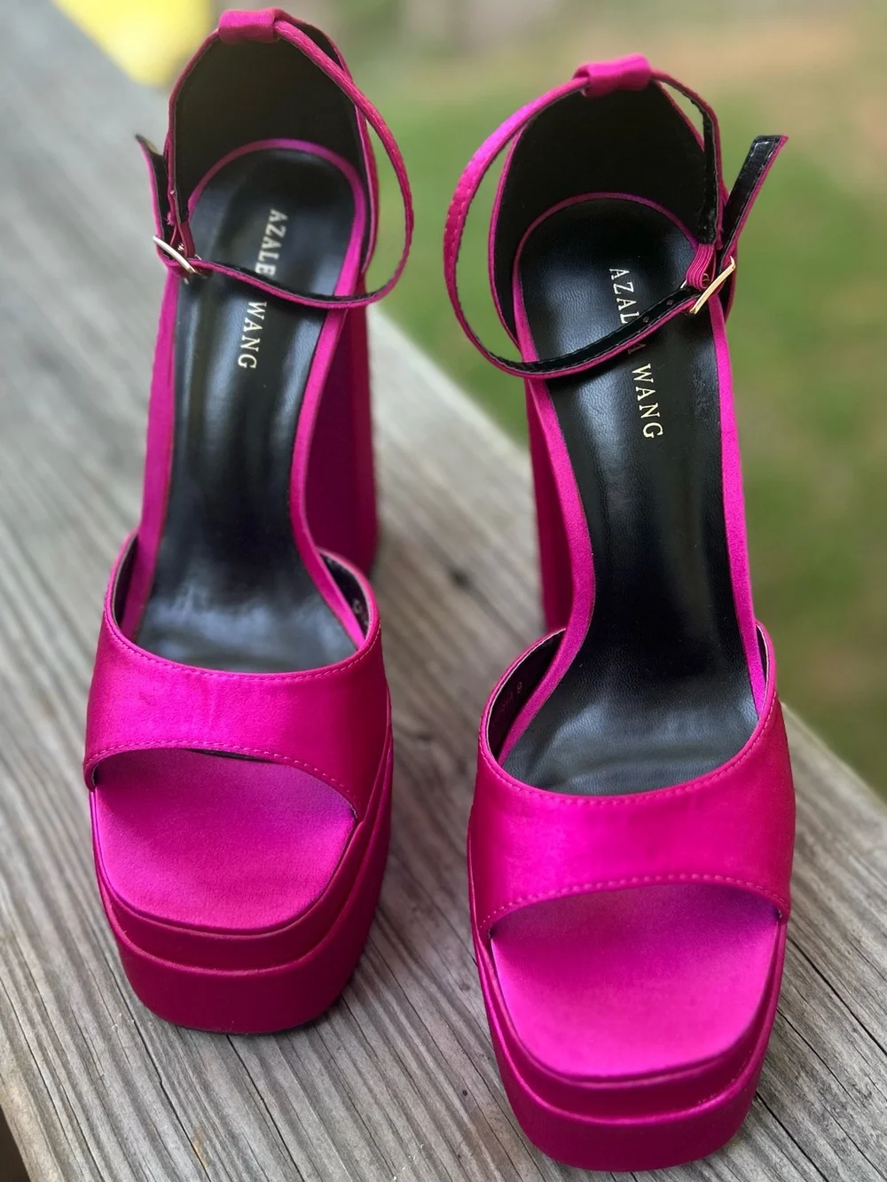 Azalea Wang Women's Fuchsia Satin Platform Sandals